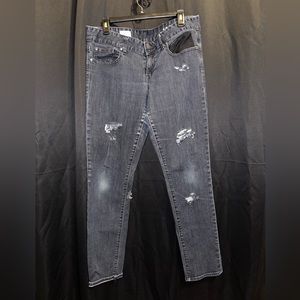 Women’s Gap Curvy Skinny Distressed Jeans in Size 32 - Excellent Used Condition